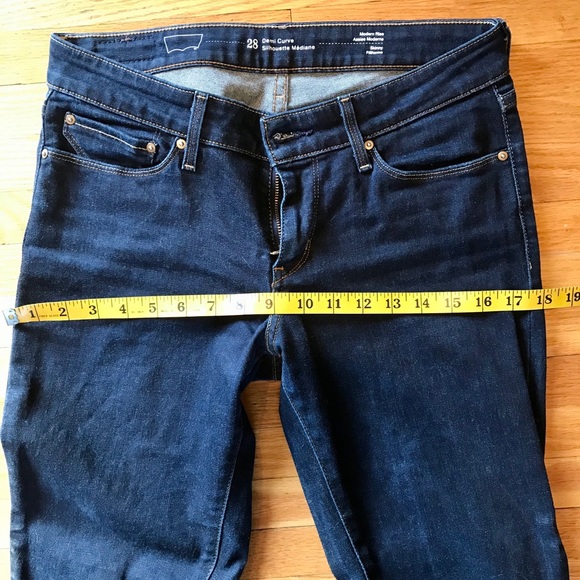 Levi’s dark wash jeans - Picture 4 of 6